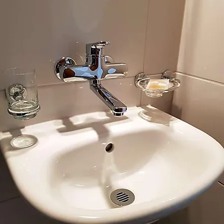 Elite Self-check-in Szálloda 2*