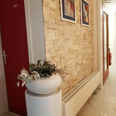 Elite Self-check-in 2* St. Gallen